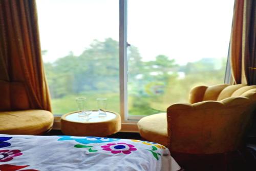 Bhurban Nights - High Floor Glass Views - #Murree #Bhurban in 布爾班