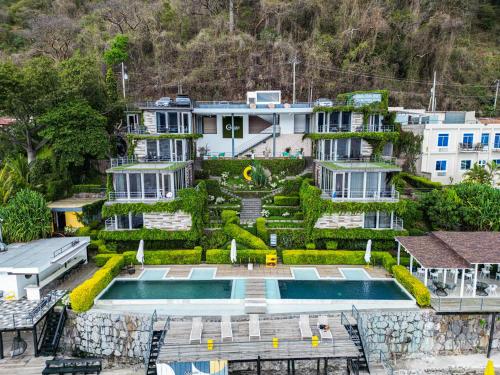 . Cardedeu Residence Lago de Coatepeque