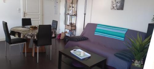 CHEZ JOSY