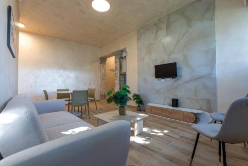 Modern Two Bedroom Design Apartment near Circo Massimo Rome