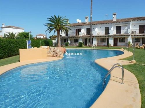 Casa adosada 2 hab. cómoda en Els Poblets con Wi-Fi y aparcamiento - ES-373-66