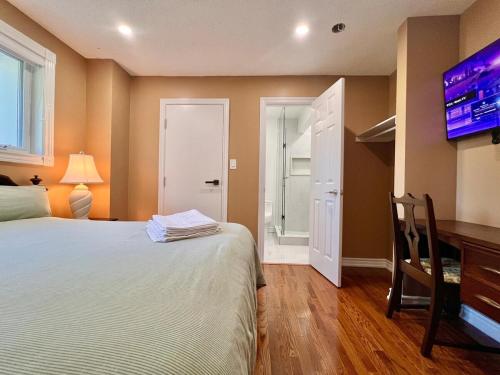 Cozy Home Near Transit & Hillcrest Mall with Free Parking in Richmond Hill