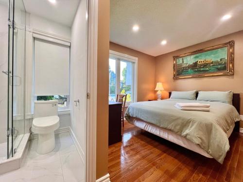 Cozy Home Near Transit & Hillcrest Mall with Free Parking in Richmond Hill