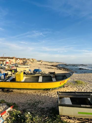 Ninho do Carriço · Praia a 200m · Pátio & KidsZone gîte à louer Facho