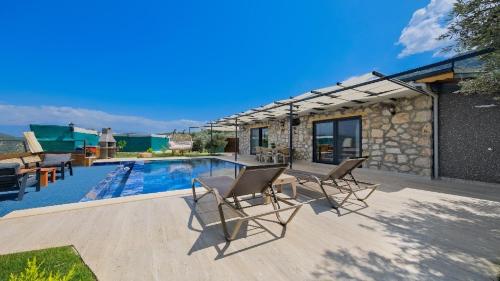 Villa with Private Pool for 4 People in Bozyer, Fethiye – khách sạn tại Esenkoy