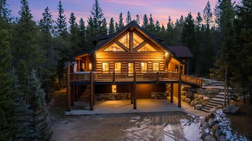 4BR Breckenridge Retreat with Fire Pit – khách sạn tại Khu trung tâm lịch sử