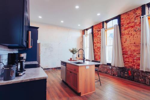 American Hall - Kaufman Suite - image 4