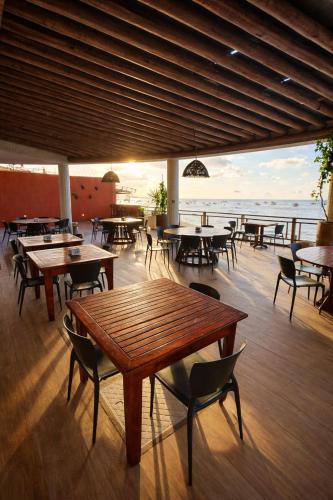 Peldbaseins, Iate Plaza Hotel in Fortaleca