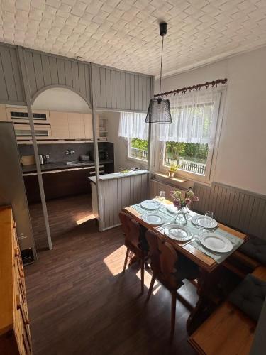 Iekārtas, Jarmila in Doksy