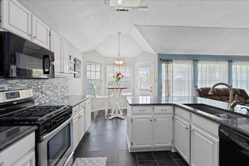 Lovely Leander Home in a Quiet Area