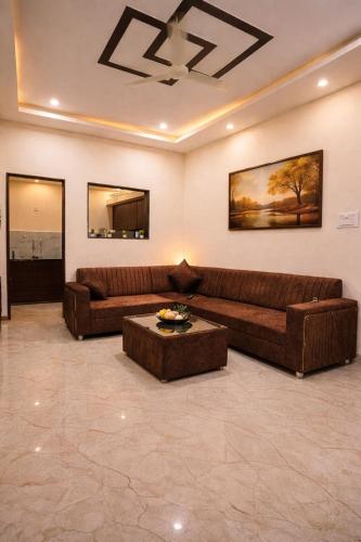Cozy 1 bhk with Balcony in Mahalakshmi Nagar - Betma