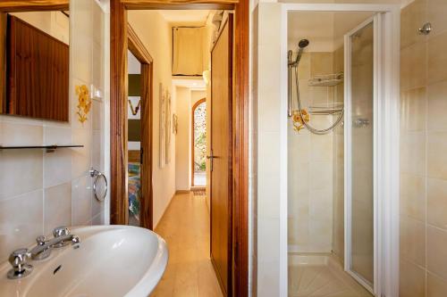 Vannas istaba, Stanza con terrazzo vista lago LAKEHOLIDAY IT in Castel Di Tora