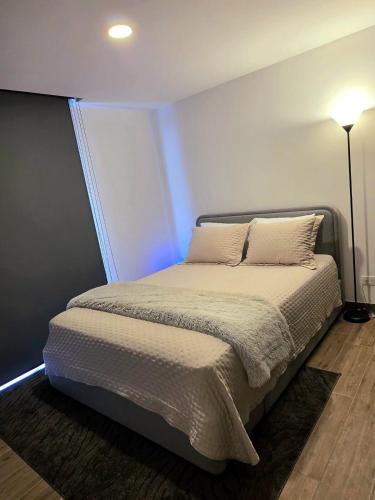 Bed, Modern and private room - exclusive zone Z15 Kiintea in Zone 15