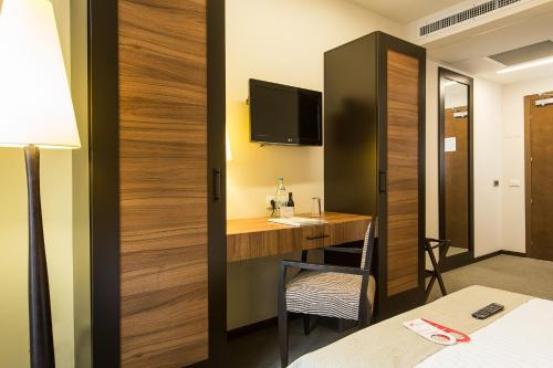 Europa Royale Bucharest - image 8