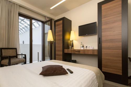 Europa Royale Bucharest - image 3