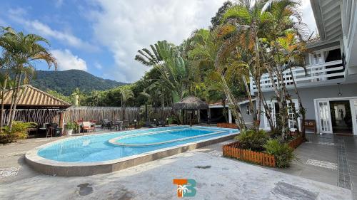 Linda casa na Barra do Sahy 1 (Litoral Norte - SP) – khách sạn tại Praia da Baleia