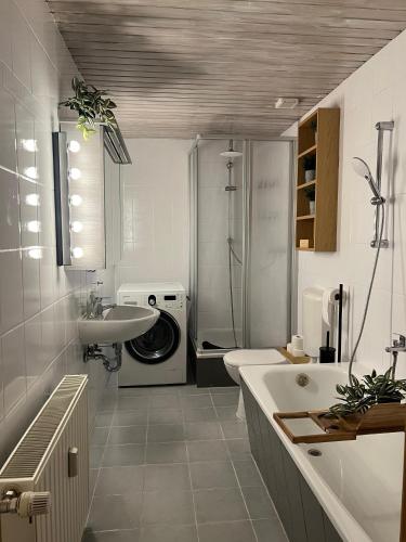 Sanddüne - Helle Ferienwohnung nahe Ostseestrand mit Balkon & Parkplatz in Graal-Müritz, Deutschland