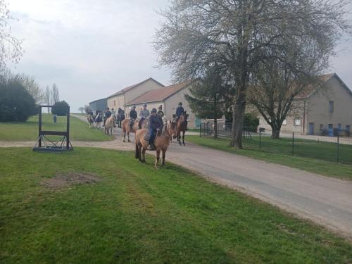 Jāšana, Lodge insolite sur camping à la ferme (Lodge insolite sur camping a la ferme) in Mauvages