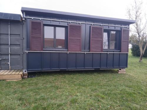 Lodge insolite sur camping à la ferme (Lodge insolite sur camping a la ferme) in Mauvages
