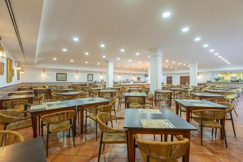 Hotel El Cortijo Matalascañas - image 24