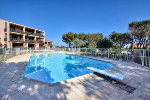 Studio avec piscine à 100 m de la plage