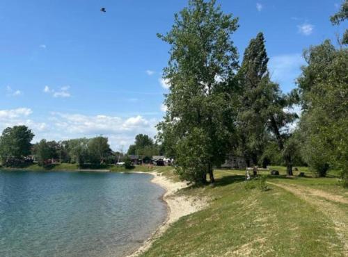 Viesnīcas āriene, Lotus Pearl Lake Retreat Apartments in Repas