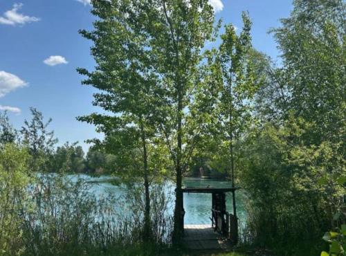 Viesnīcas āriene, Lotus Pearl Lake Retreat Apartments in Repas
