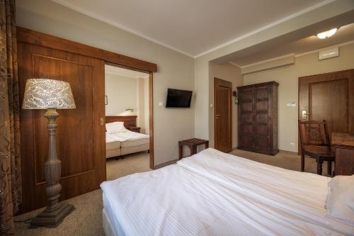 Orient Palace - image 29