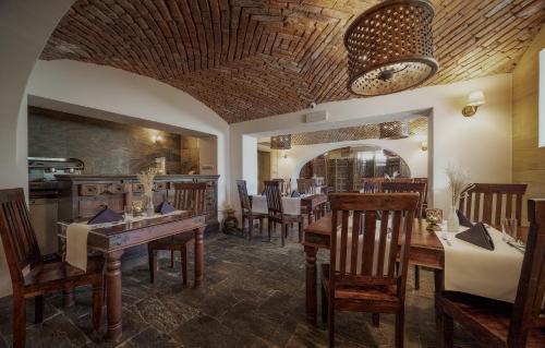 Orient Palace - image 44