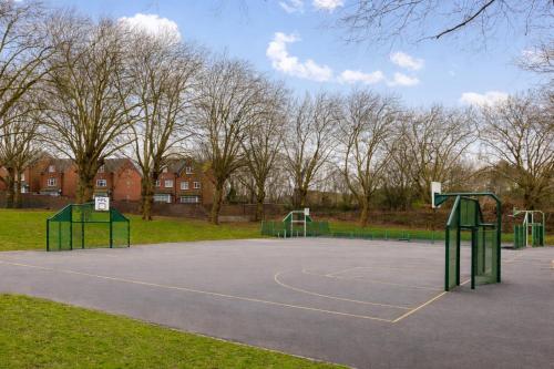 Birmingham Estate I By Prime Stays - image 2