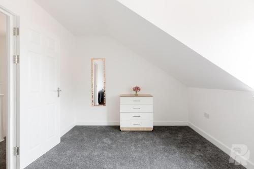 Birmingham Estate I By Prime Stays - image 8