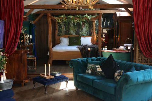 Hollow Heath Hideaway
