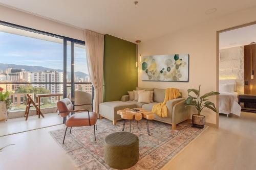 Luxury 2-Bedroom with Balcony & Panoramic City Views in El Poblado