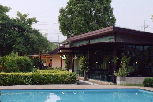 Exterior view, Paklop Resort in Lopburi