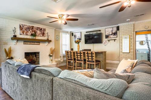 Spacious Charleston Home Only 3 Mi to Folly Beach - image 30