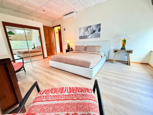 Luana Waikiki Hotel and Suites 5
