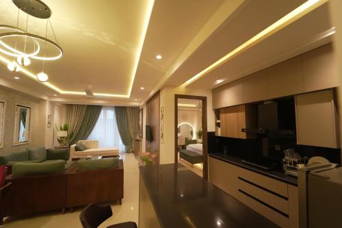 LMY Premium Serviced Apartments Murree Expressway with Monal Park Ridge Tower - image 9