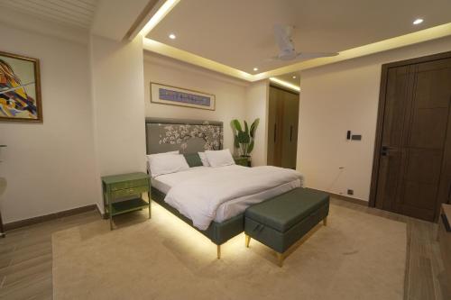 LMY Premium Serviced Apartments Murree Expressway with Monal Park Ridge Tower - image 14