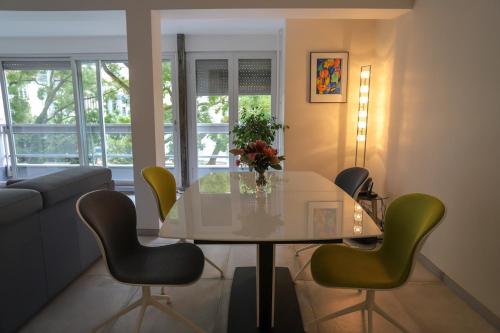 Cozy apartment, view of greenery! in Quartier de l'Orangerie