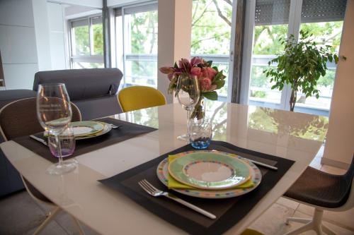 Cozy apartment, view of greenery! in Quartier de l'Orangerie
