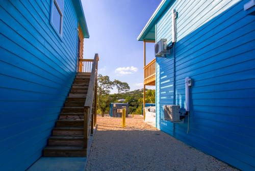 The Container Retreat - 1A.. in Canyon Lake (TX)