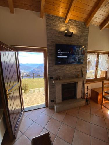 Casa dello Scoiattolo immersa nel verde con vista lago gîte à louer Massiola