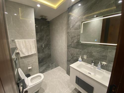 LMY Premium Serviced Apartments Murree Expressway with Monal Park Ridge Tower - image 4