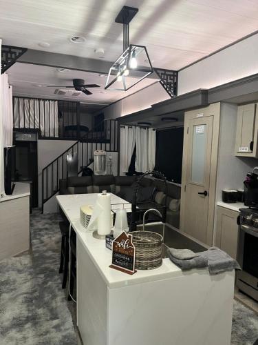 Croom Ultimate Glamping Stay & Play in Бруксвил, Флорида