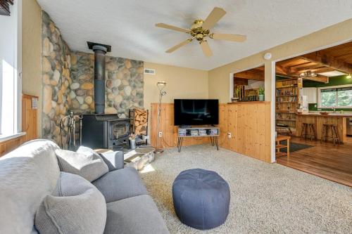 Cozy Ashford Home - 5 Mi to Rainier Nat'l Park! in Ashford (WA)