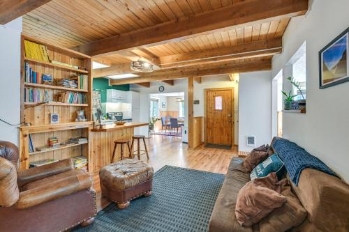 Cozy Ashford Home - 5 Mi to Rainier Nat'l Park! in Ashford (WA)