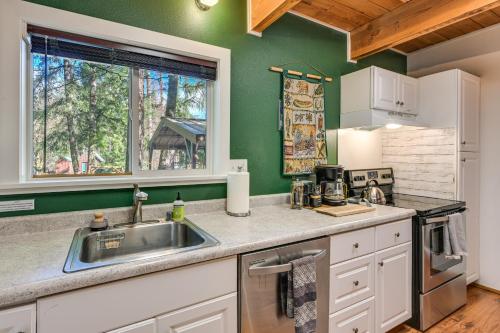 Cozy Ashford Home - 5 Mi to Rainier Natl Park! - image 4