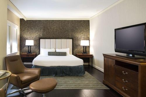 The Whitehall Houston Room Type - Superior King Room