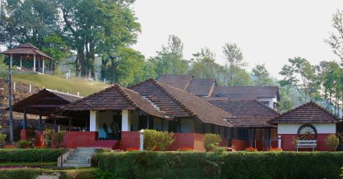 Misty Peaks - Luxury & Nature Homestay in Chikmagalur
