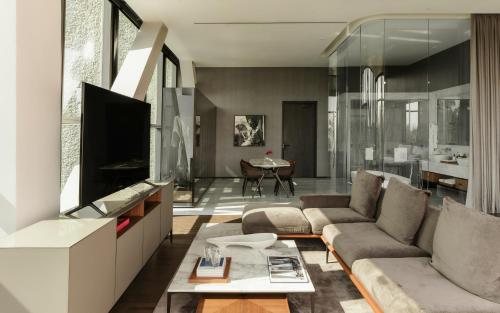 room detail thumbnail 1